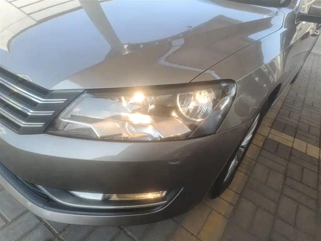 Volkswagen Passat 2014 1.8TSI DSG Luxury Edition фото 24