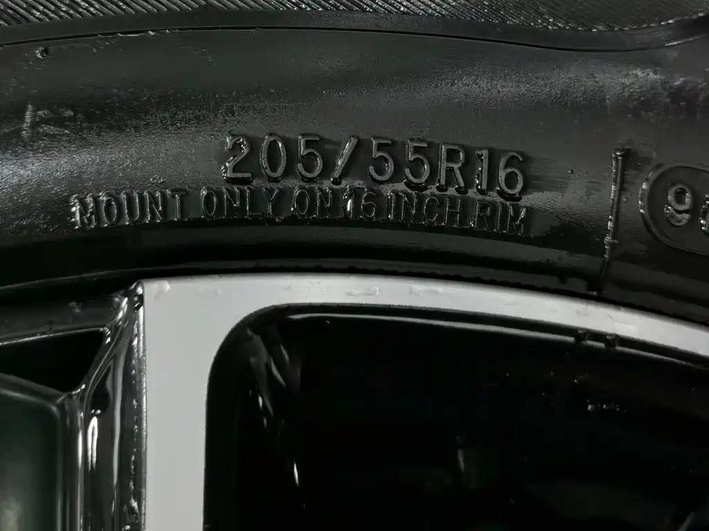 Фото 24 - Roewe i5