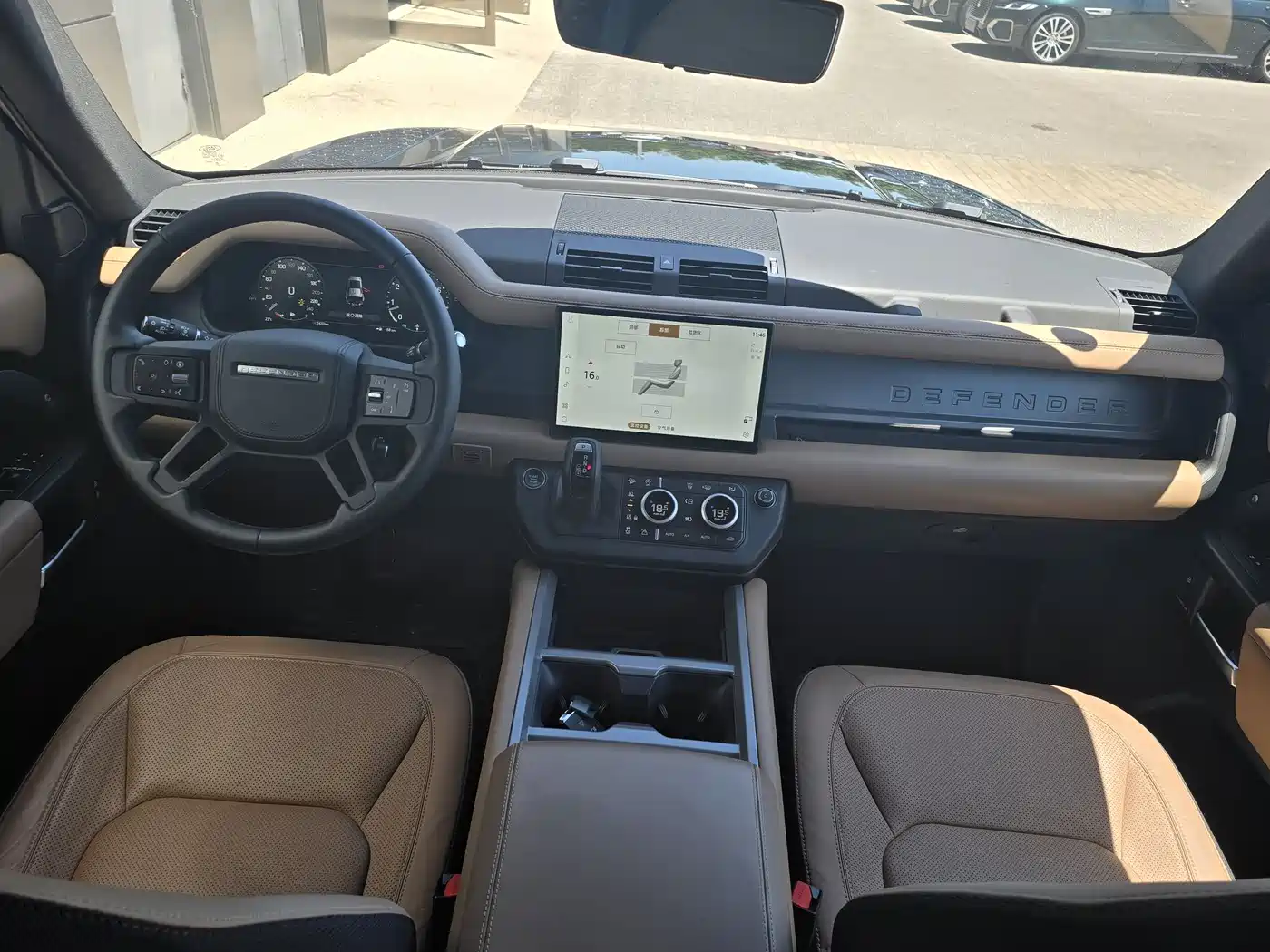 Land Rover Defender 2025 110 3.0T P400 -Dynamic HSE фото 15