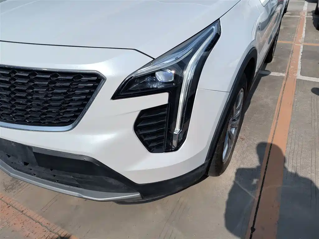 CADILLAC XT4