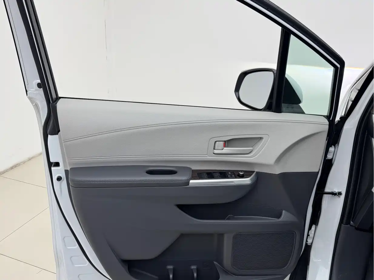 Toyota Sienna 2021 2.5L Hybrid Comfort Edition фото 7