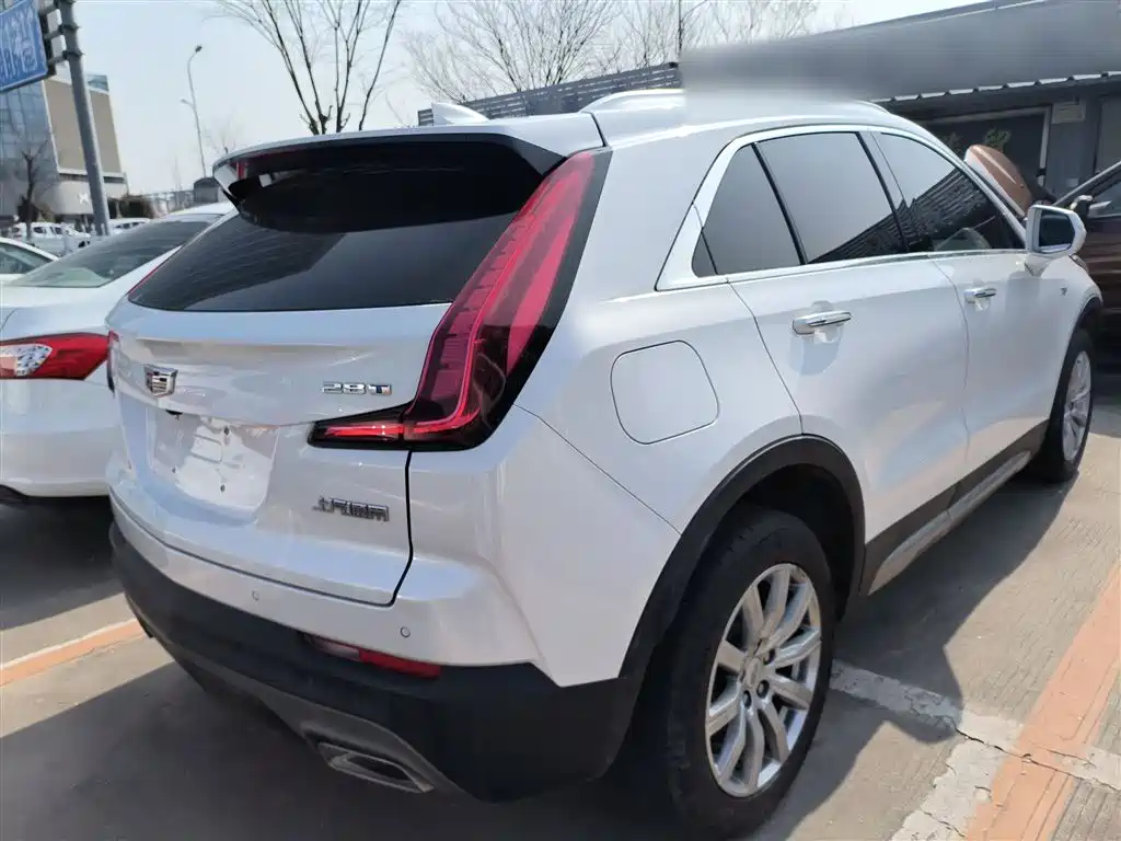 CADILLAC XT4
