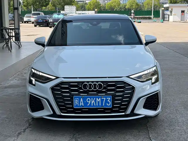 Audi A3 A3L Limousine 35 TFSI, Стиль Спорт
