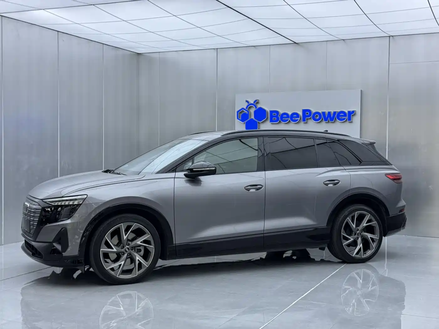 Audi Q5 e-tron 2022 40 e-tron Starlight Edition Mecha Suit Sun Chaser Version фото 4