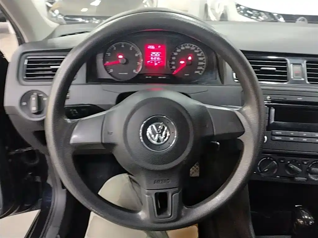 Volkswagen Santana 2015 1.6L Automatic Trend Edition фото 11