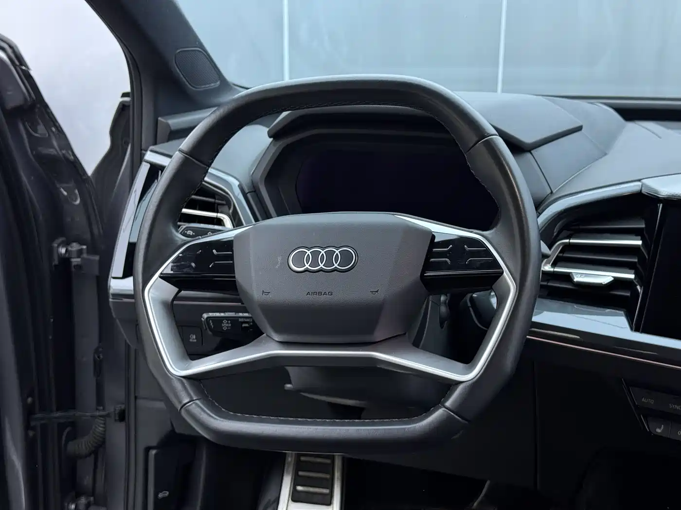 Audi Q5 e-tron 2022 40 e-tron Starlight Edition Mecha Suit Sun Chaser Version фото 12