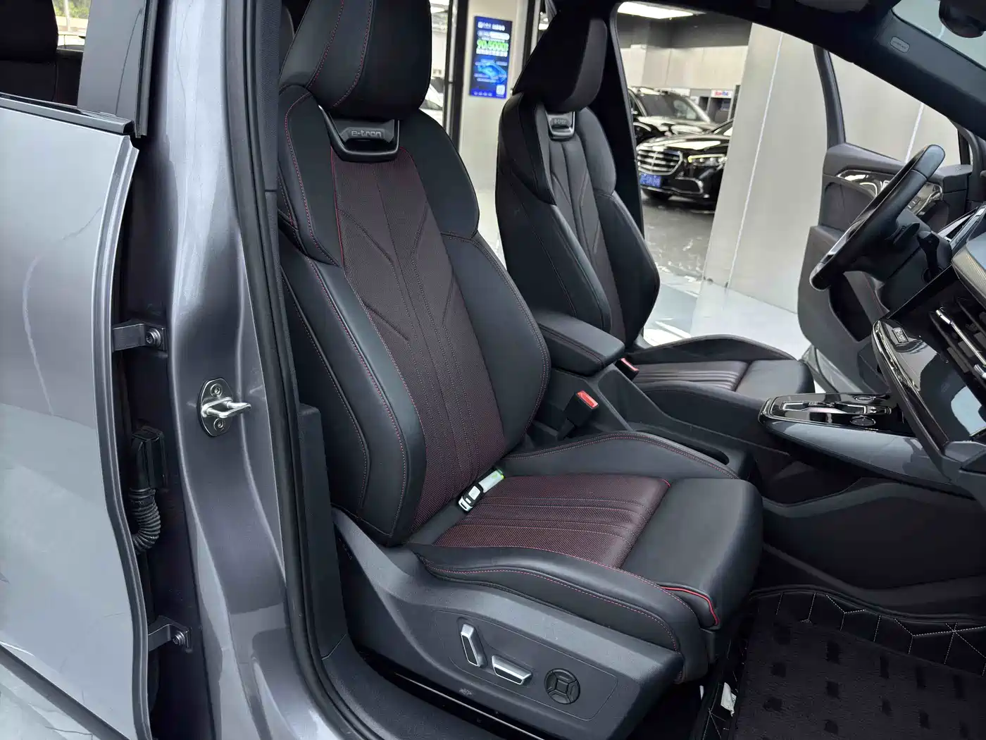 Audi Q5 e-tron 2022 40 e-tron Starlight Edition Mecha Suit Sun Chaser Version фото 18
