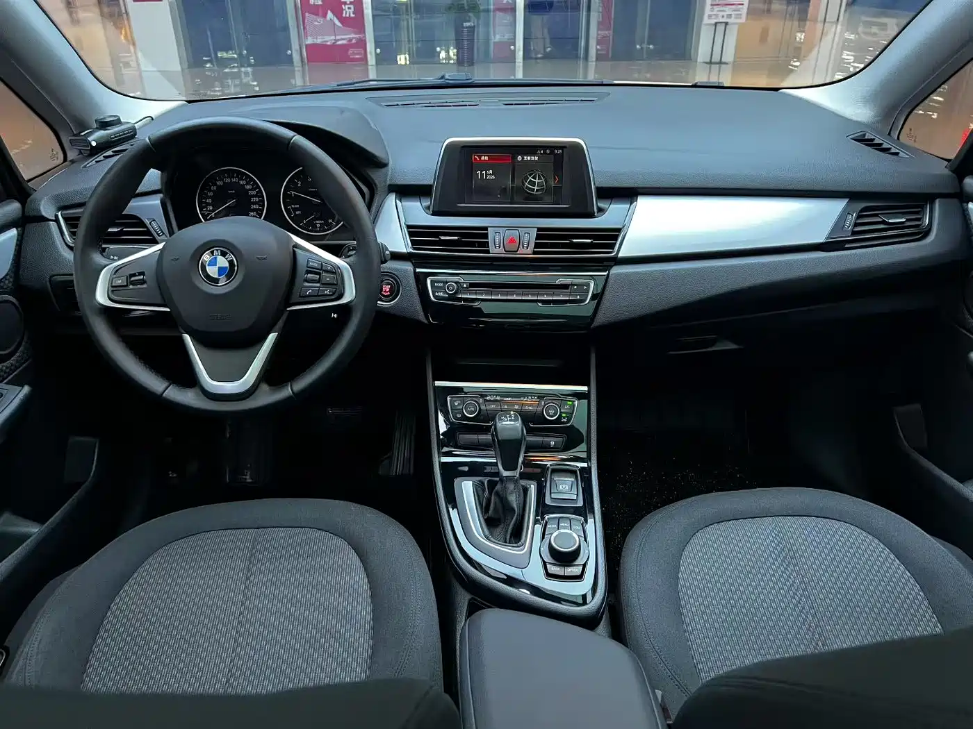 BMW 2 Series Touring 2016 218i Leading фото 6