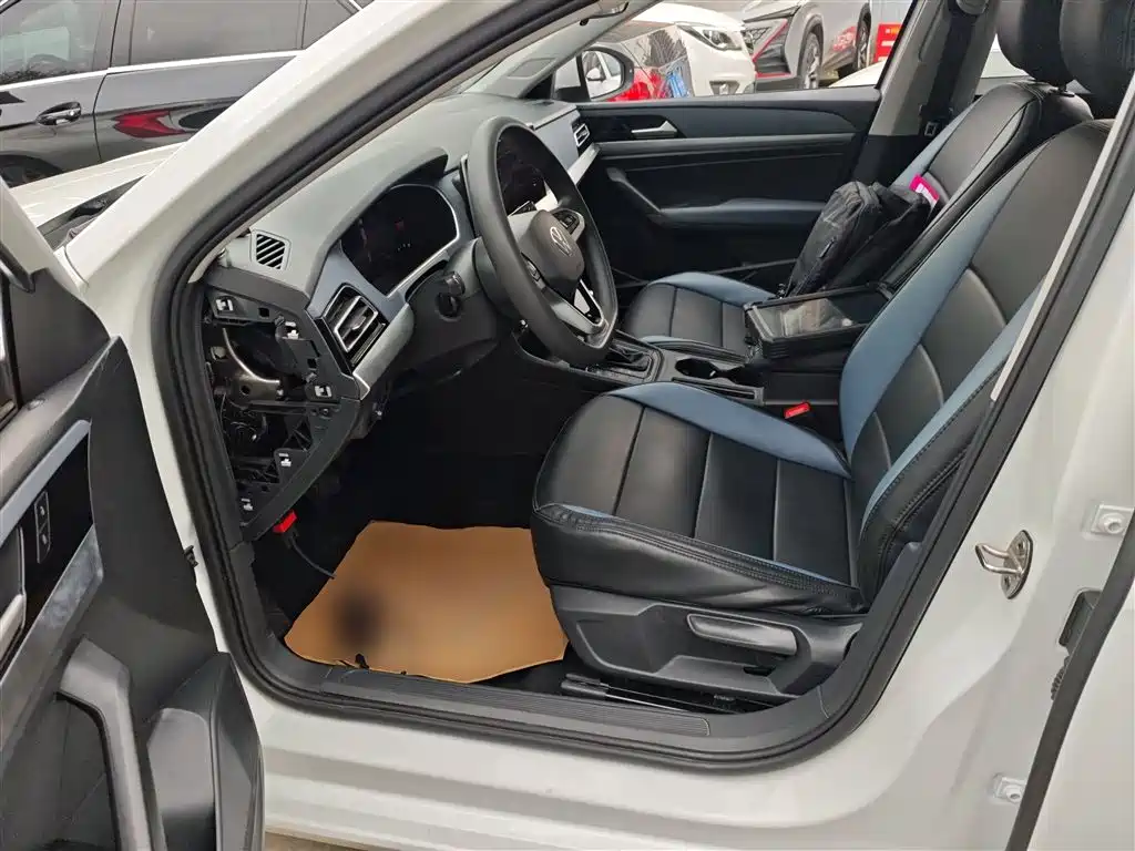 Volkswagen Lavida 2023 Facelift 1.5L Auto Comfort Edition фото 15