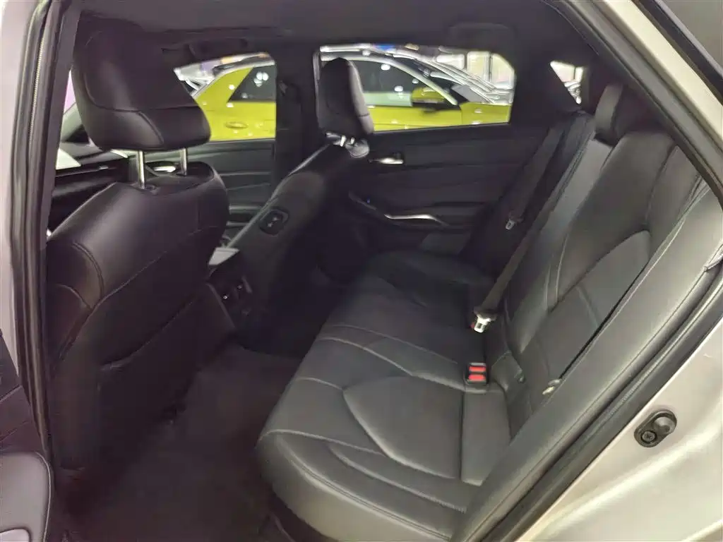 Toyota Avalon 2023 Hybrid 2.5L Luxury Edition фото 11