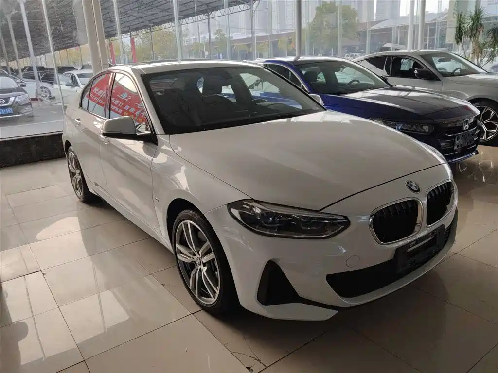 BMW 1 Series 2019 120i Leading M Sport Package фото 22
