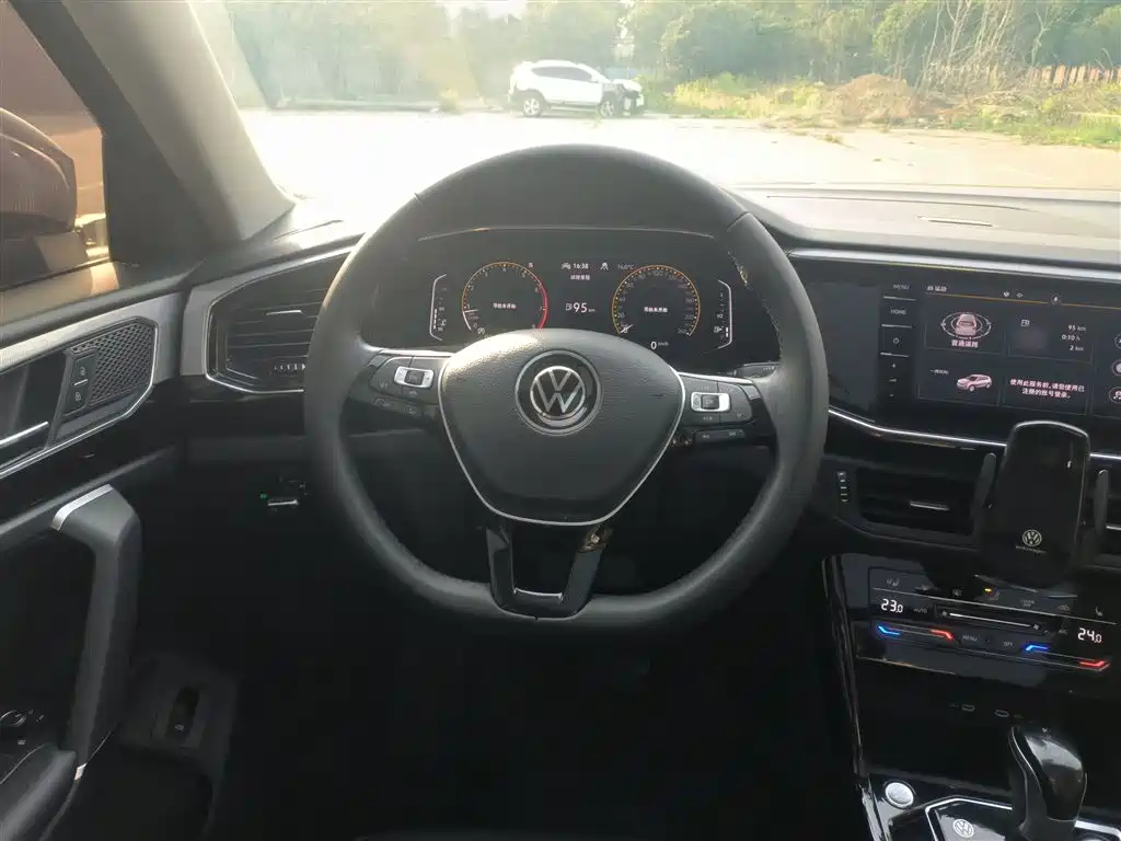 Volkswagen Tayron 2022 330TSI 2WD Luxury Smart Connect Plus фото 8