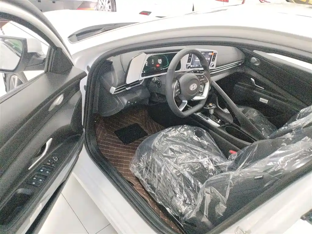 MODERN ELANTRA