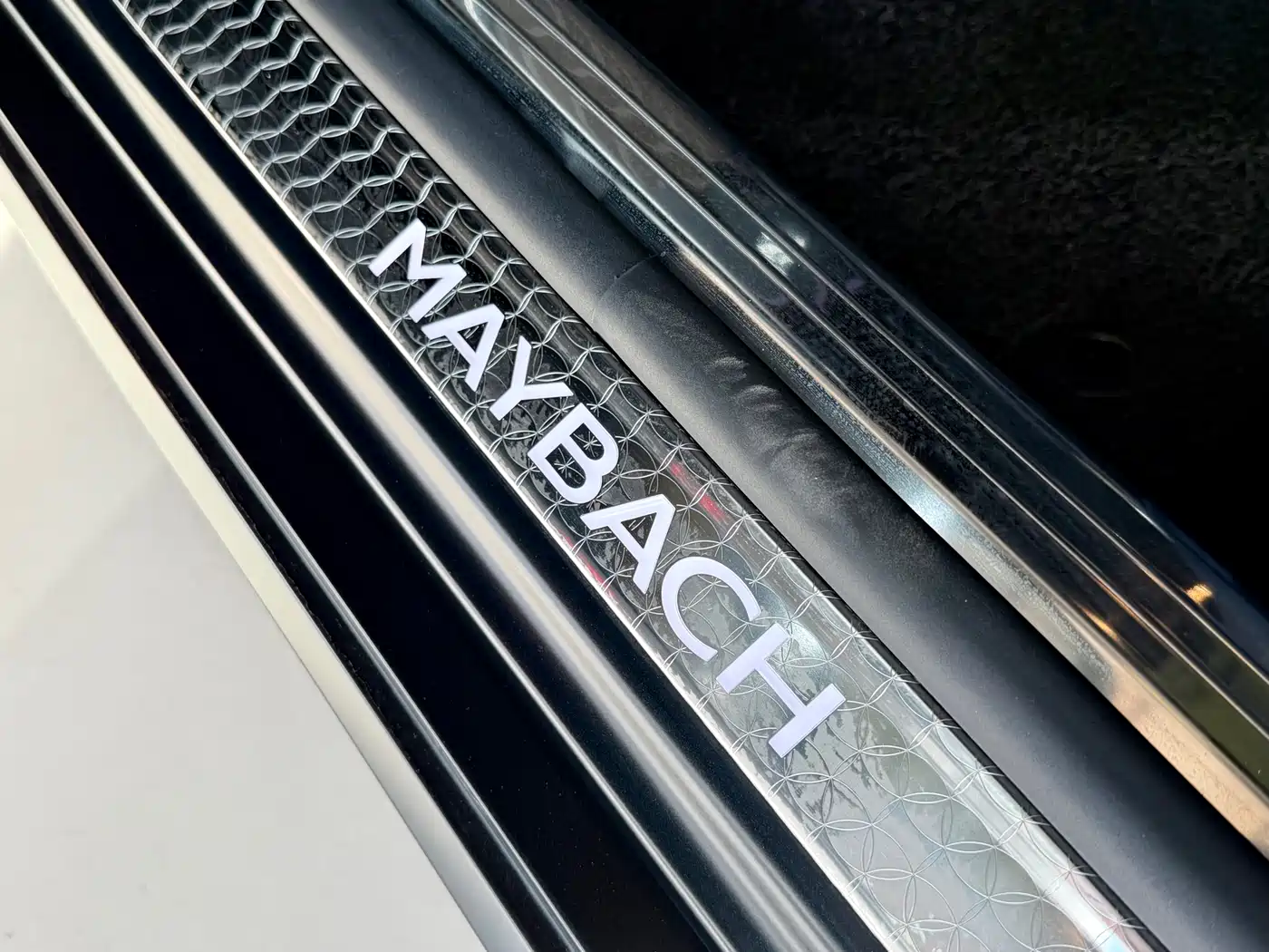 Mercedes-Benz Maybach S-Class 2022 S 680 4MATIC Craftsmanship Limited Launch Edition фото 33