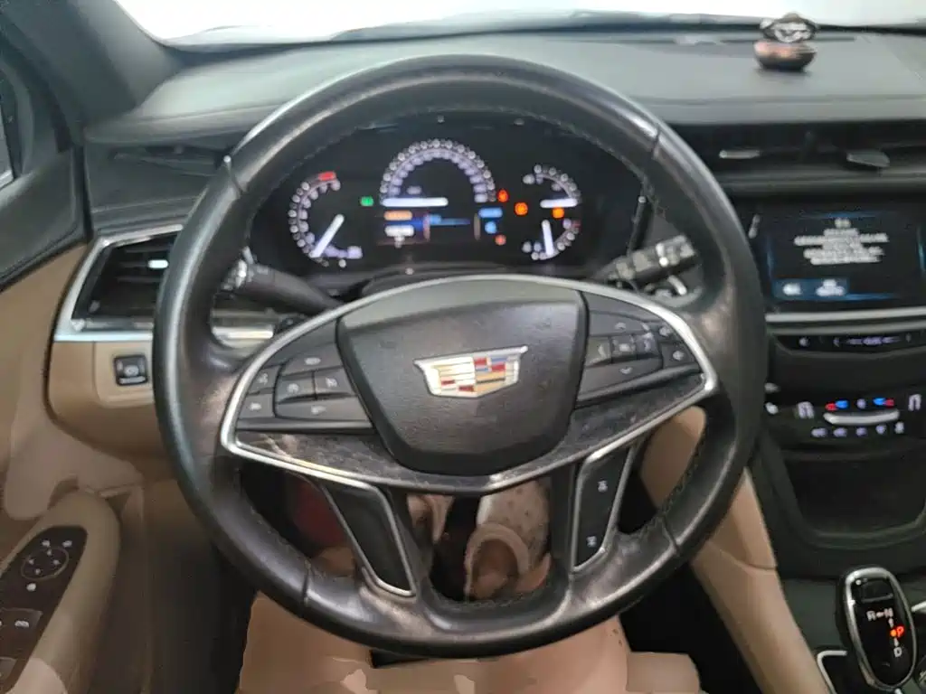 Фото 11 - Cadillac XT5