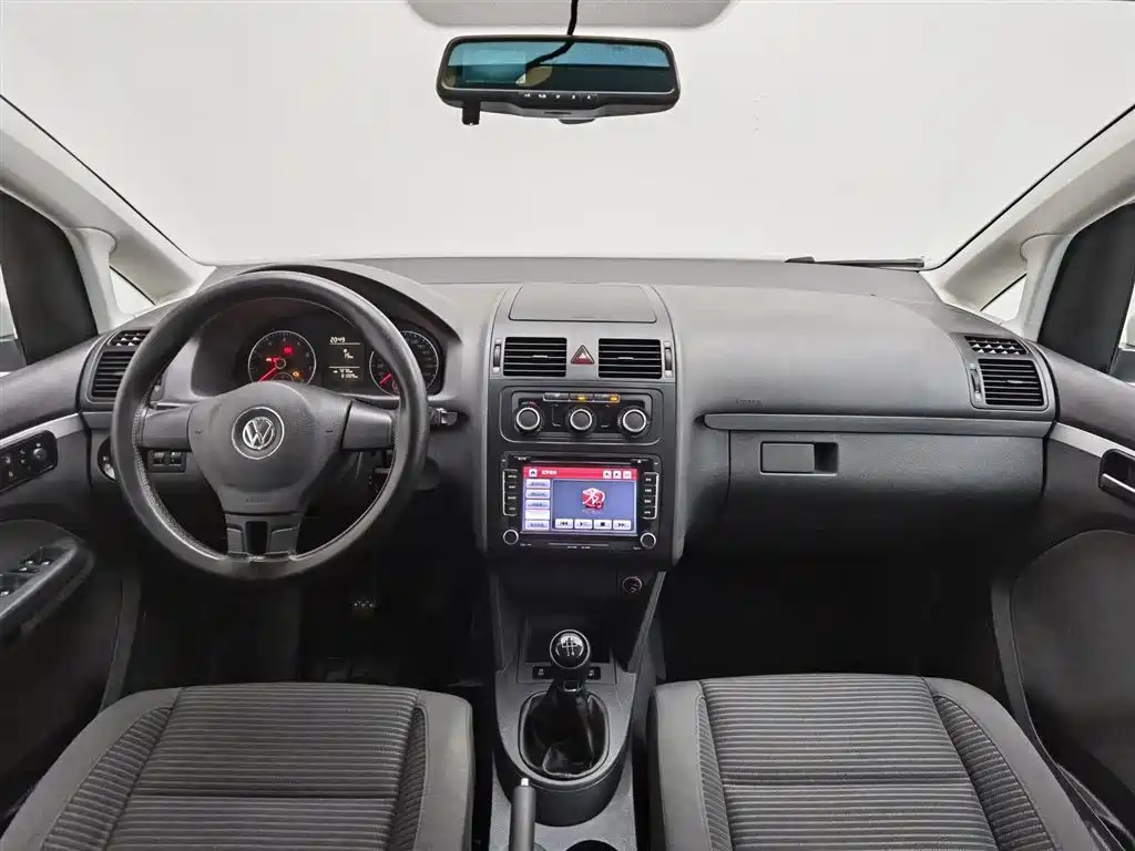 Volkswagen Touran 2015 1.4T Manual Trend Edition 5-seater фото 5