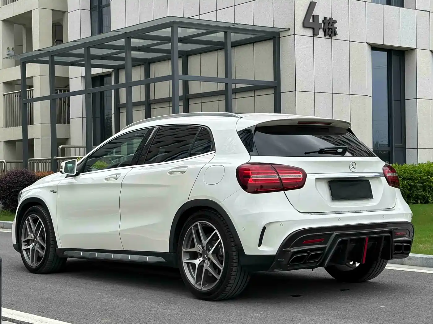 Mercedes-Benz GLA AMG 2017 AMG GLA 45 4MATIC фото 27