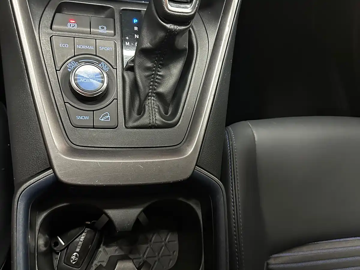 Toyota Wildlander 2022 2.0L CVT AWD Tech Edition фото 13