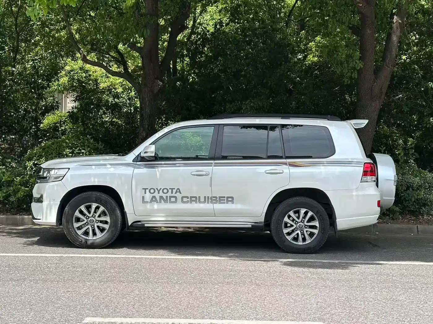 Toyota Land Cruiser (Import) 2015 4.0L V6 Middle East Low Configuration Edition фото 3