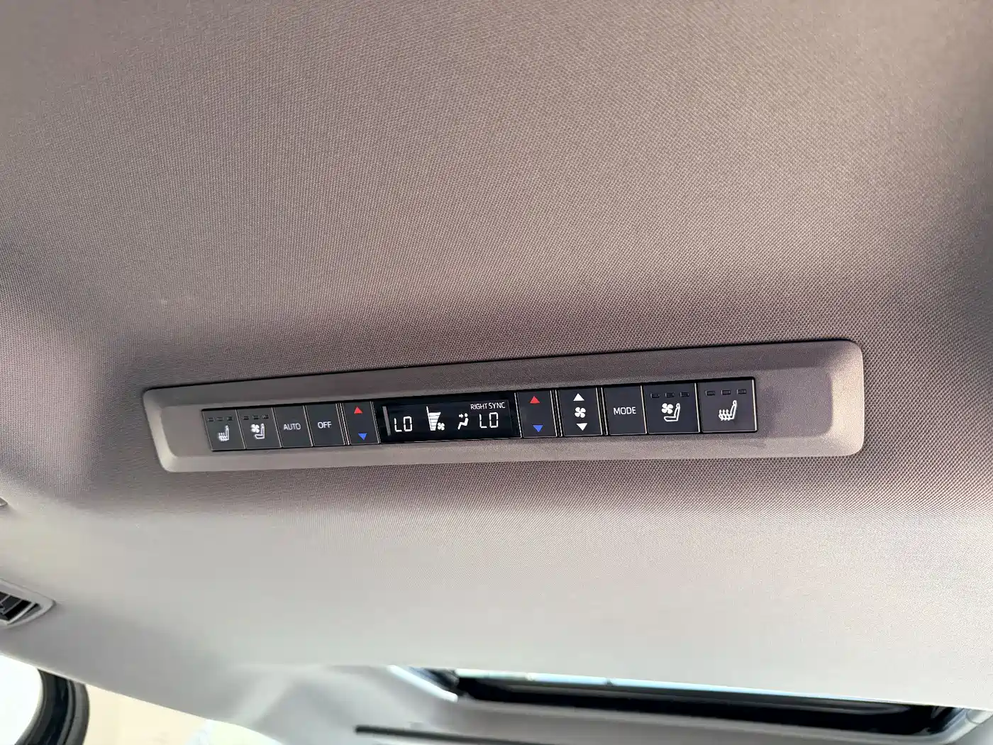 Toyota Sienna 2021 2.5L Hybrid Premium Edition фото 15