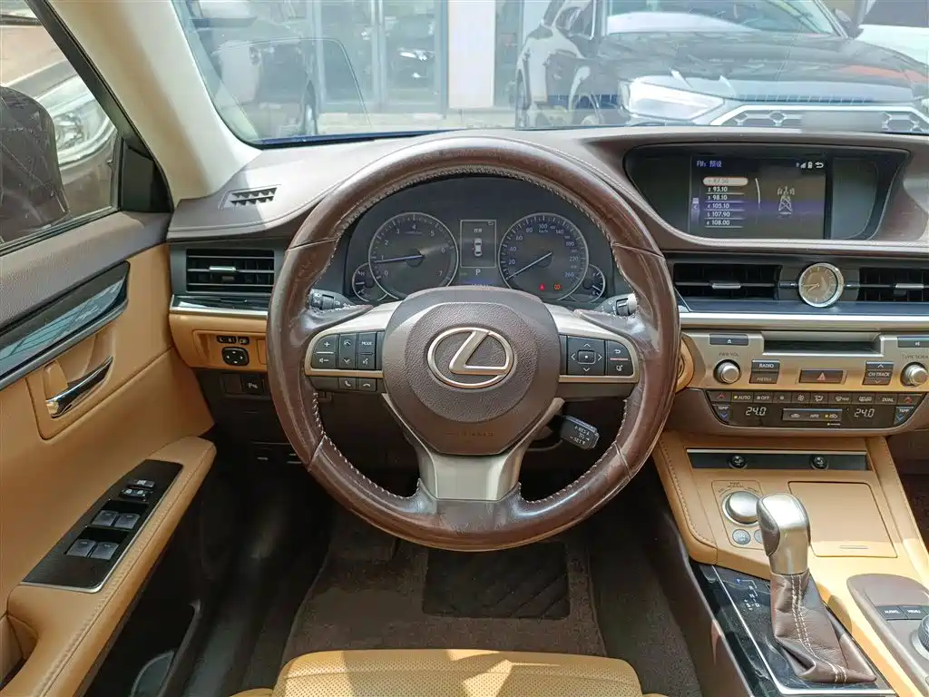 Lexus ES 2015 200 Elite Edition фото 4