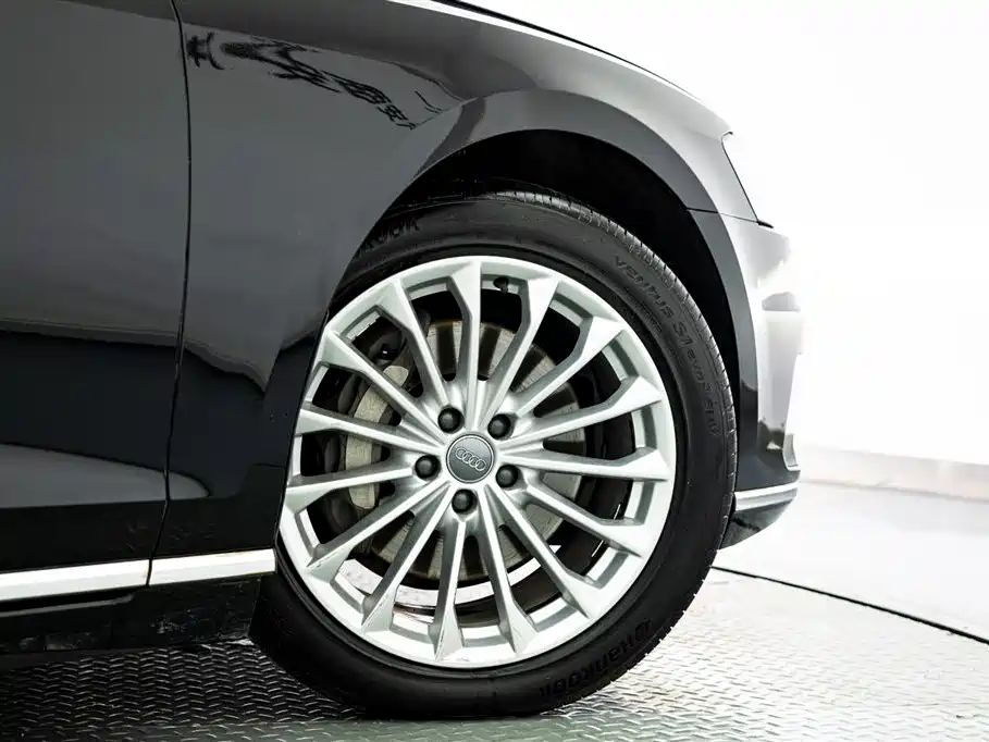 Audi A8 2019 A8L 50 TFSI quattro Comfort фото 19