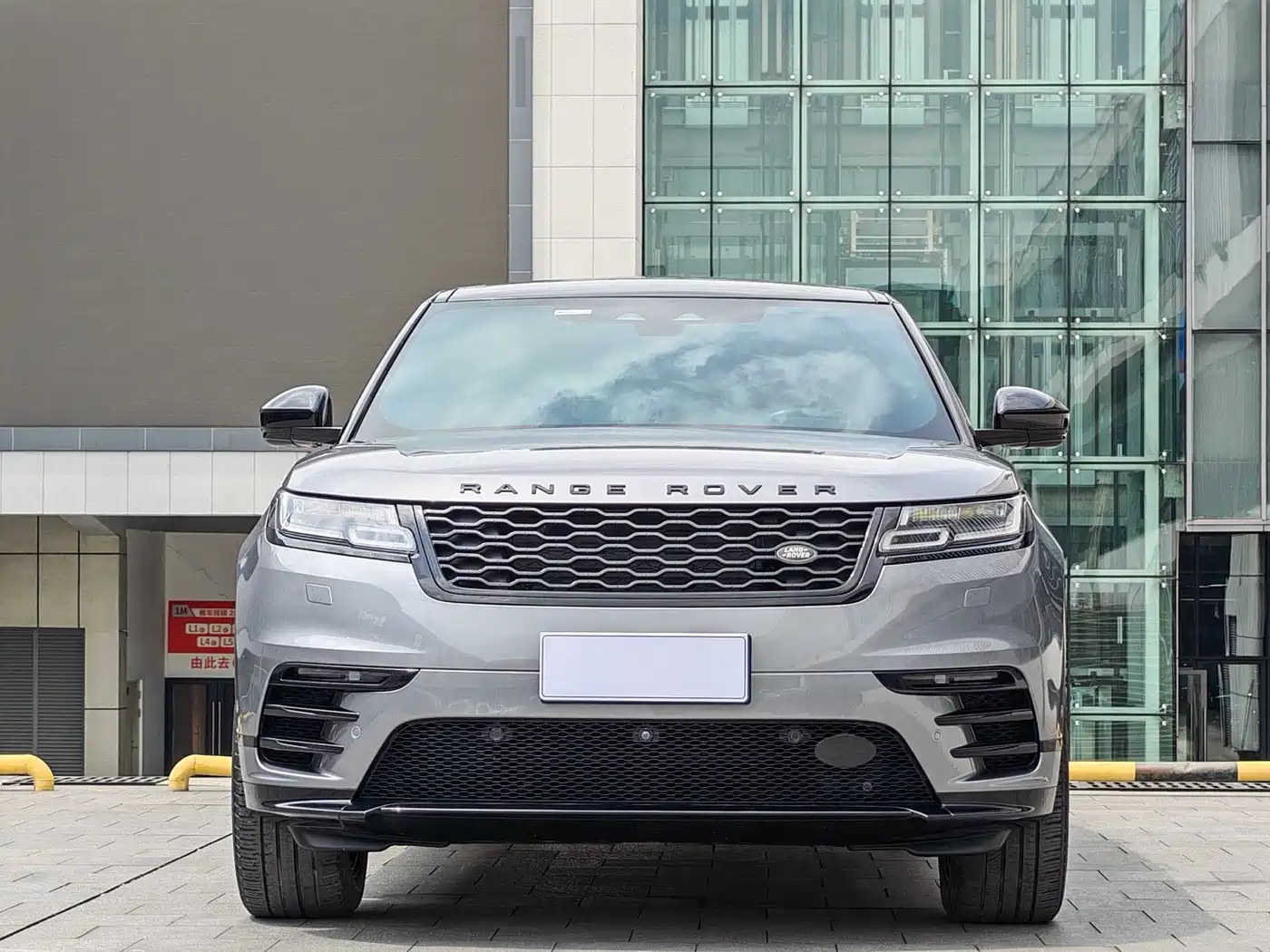 Land Rover Range Rover Velar 2021 P250 Gloss Black Collector's Edition фото 2