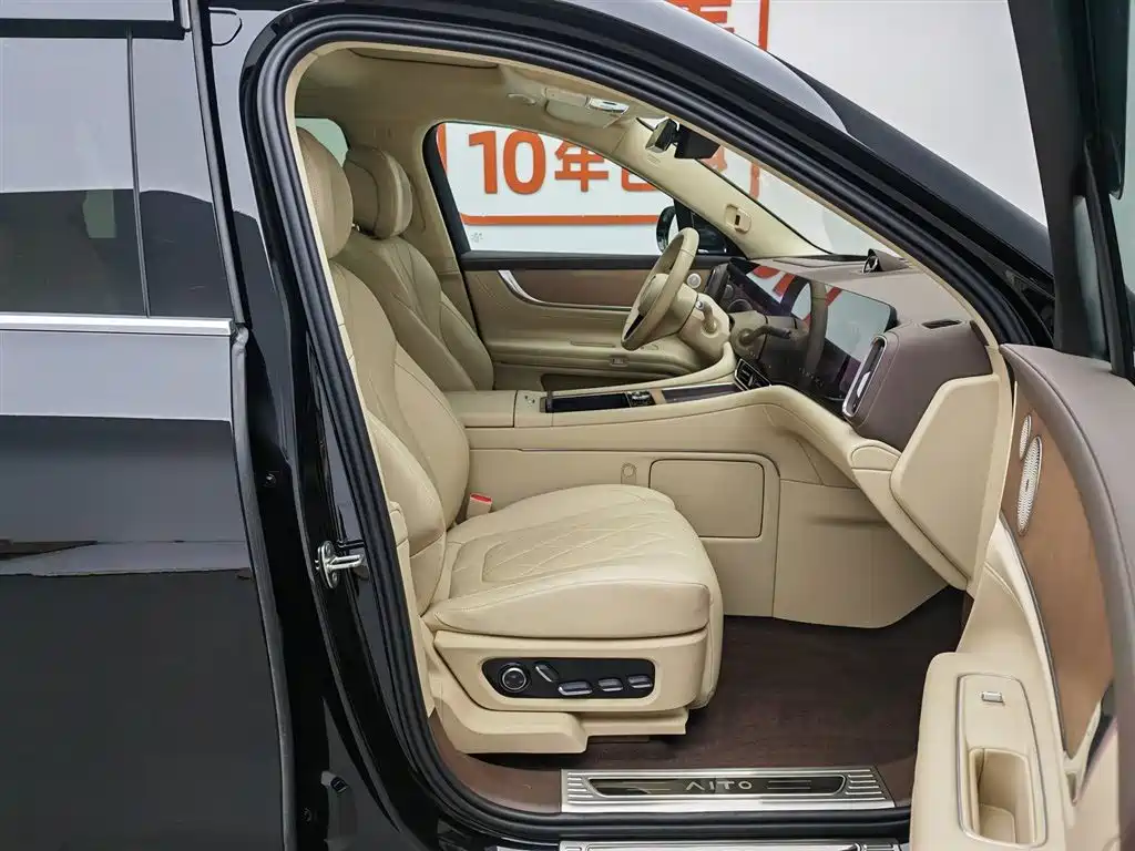 AITO Wenjie AITO M9 2024 Range Extender Ultra 52kWh 6-seater фото 23