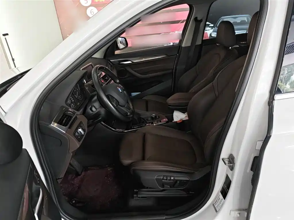 BMW X1 2018 sDrive18Li Premium Model фото 15