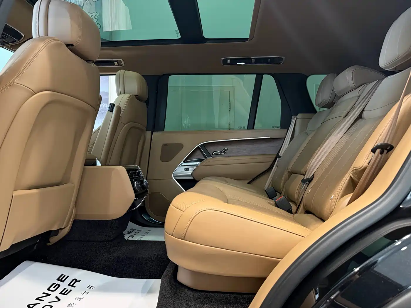 Land Rover Range Rover 2025 3.0 L6 400PS Flourishing Era Extended Wheelbase фото 13