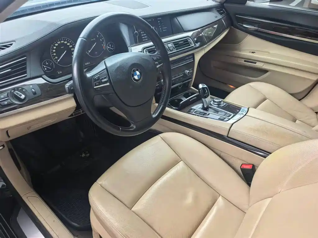 BMW 7 Series 2011 730Li Elegance фото 4