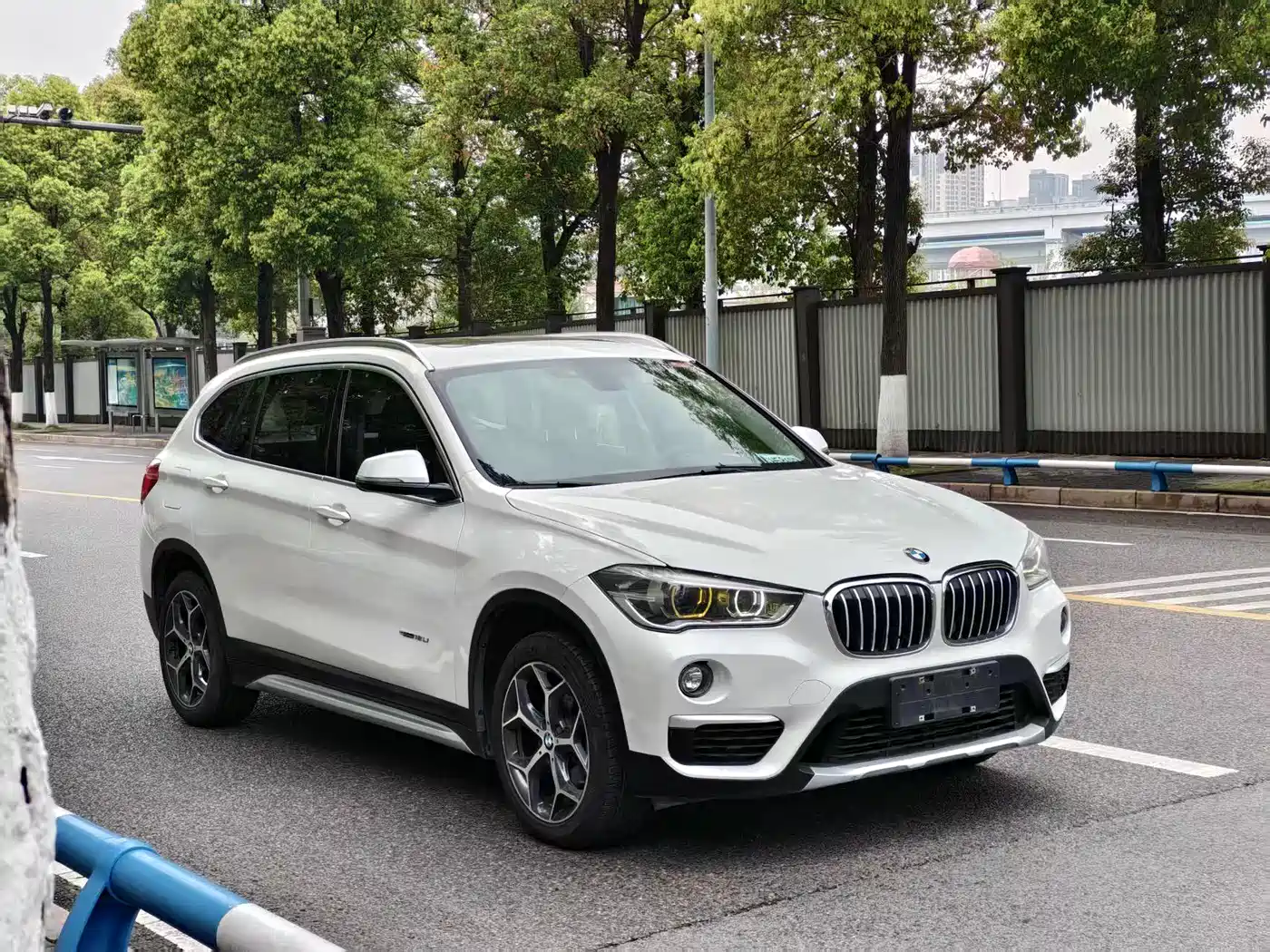 BMW X1 2018 sDrive18Li Premium Model фото 3
