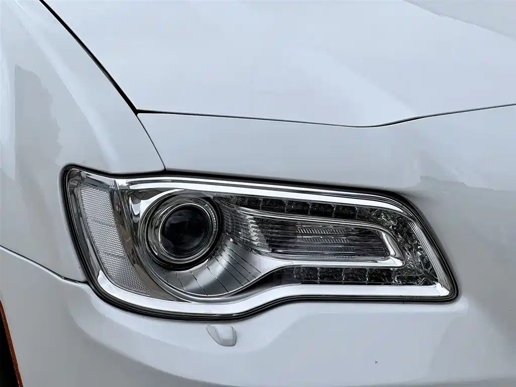 Chrysler 300C (Import) 2016 3.0L Beyond Edition фото 7