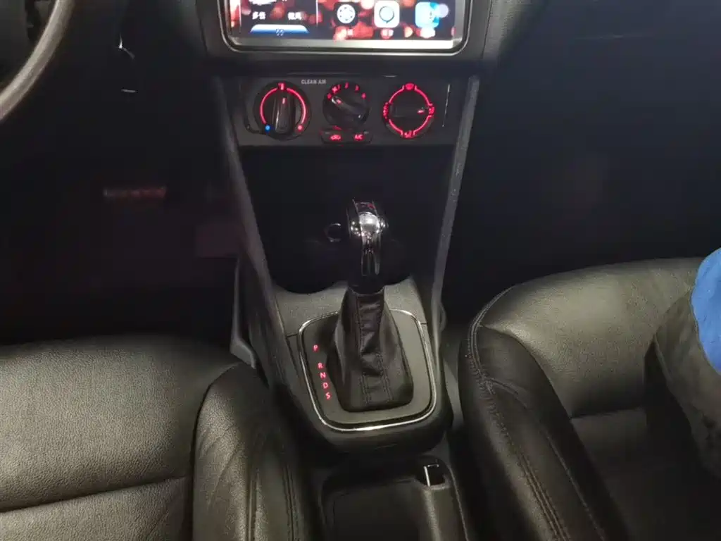 Volkswagen Polo 2016 1.4L Automatic Trend фото 14