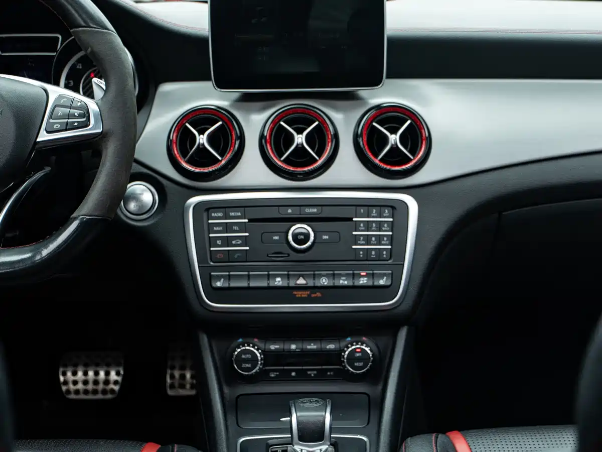 Mercedes-Benz CLA AMG 2015 AMG CLA 45 4MATIC фото 8