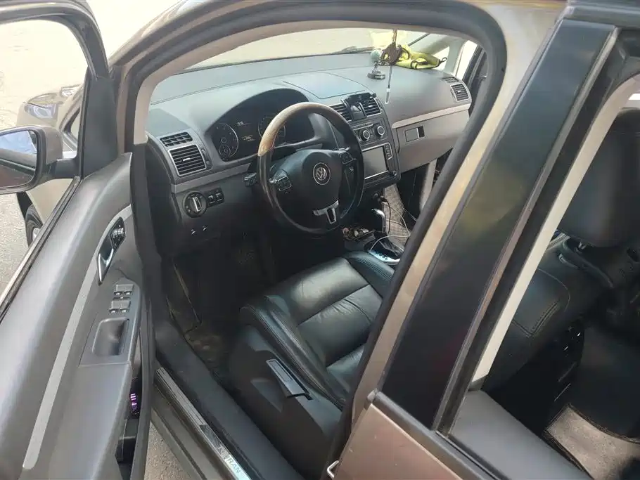 Volkswagen Touran 2015 1.4T DSG Comfort Edition 5-seater фото 9