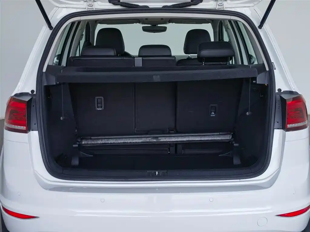 Volkswagen Golf Sportsvan 2016 230TSI Automatic Luxury фото 18