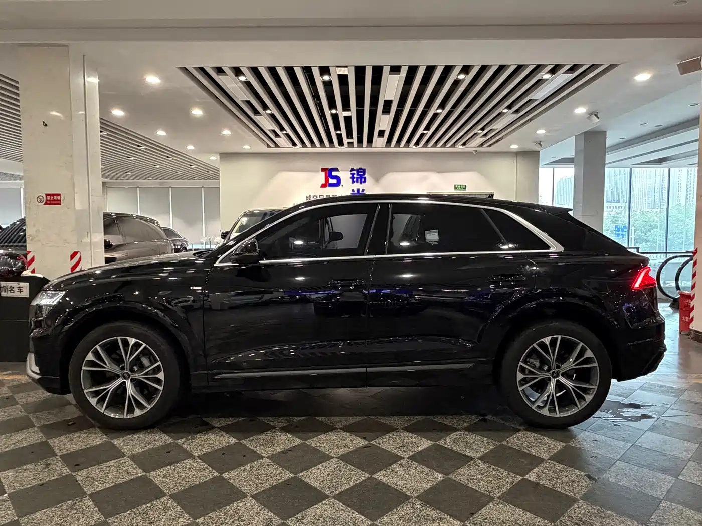 Audi Q8 2024 2023 55 TFSI Luxury Sport