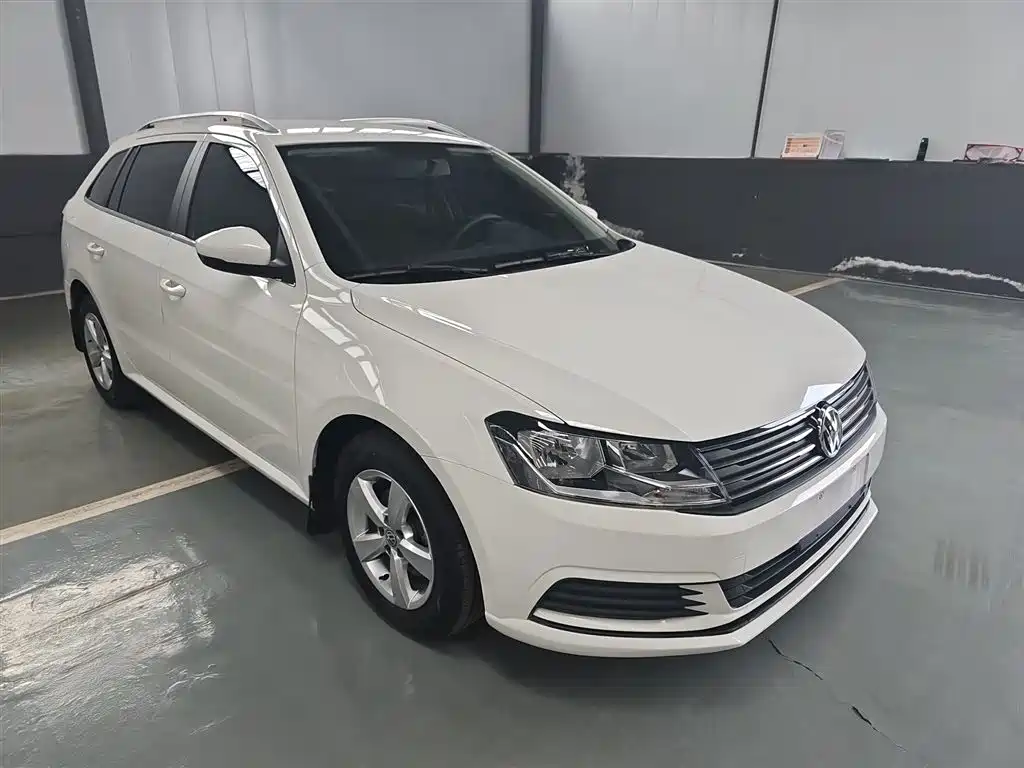 Volkswagen Lavida Tour 2015 1.6L Automatic Trend Edition фото 4