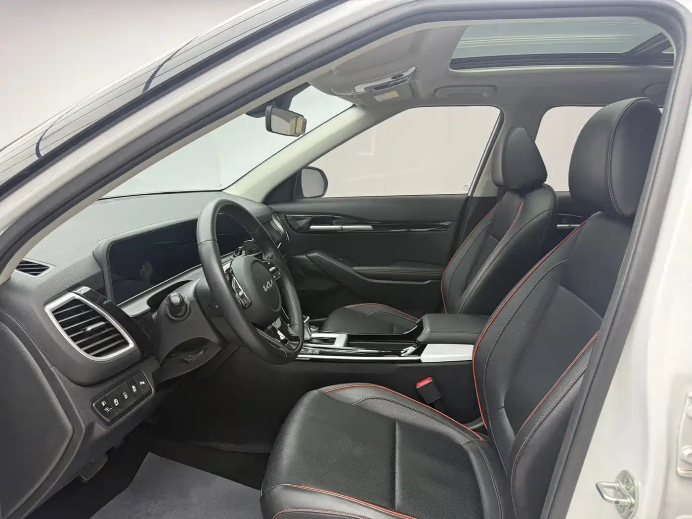 Kia Seltos 2023 1.5L CVT Premium Edition фото 6