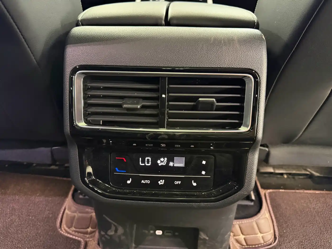 Volkswagen Teramont 2024 380TSI 4WD Prestige Flagship Edition фото 9