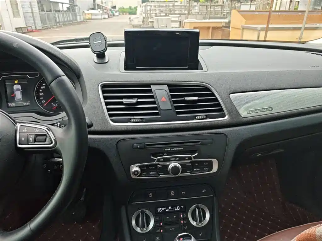 Audi Q3 2015 35 TFSI quattro Technology фото 13