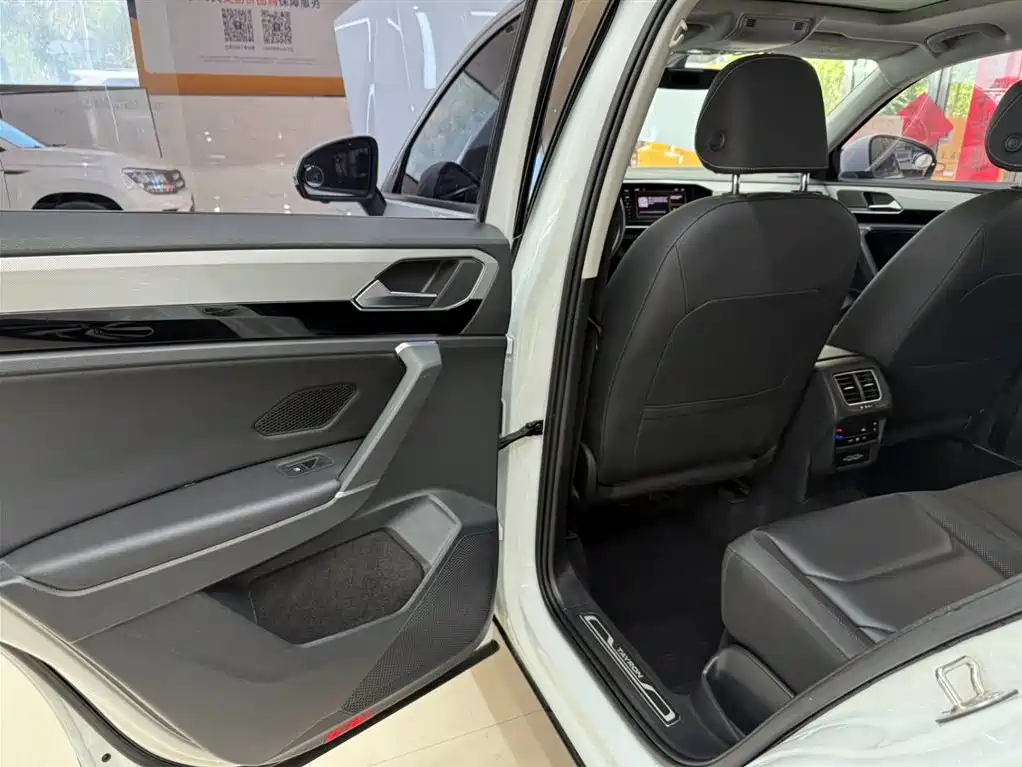 Volkswagen Tayron 2022 280TSI 2WD Luxury Smart Connect Edition фото 15