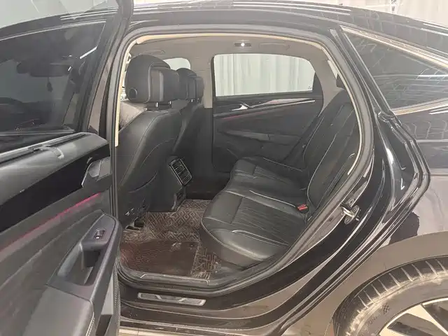 Volkswagen Passat 2022 330TSI Starlight Luxury Edition фото 7