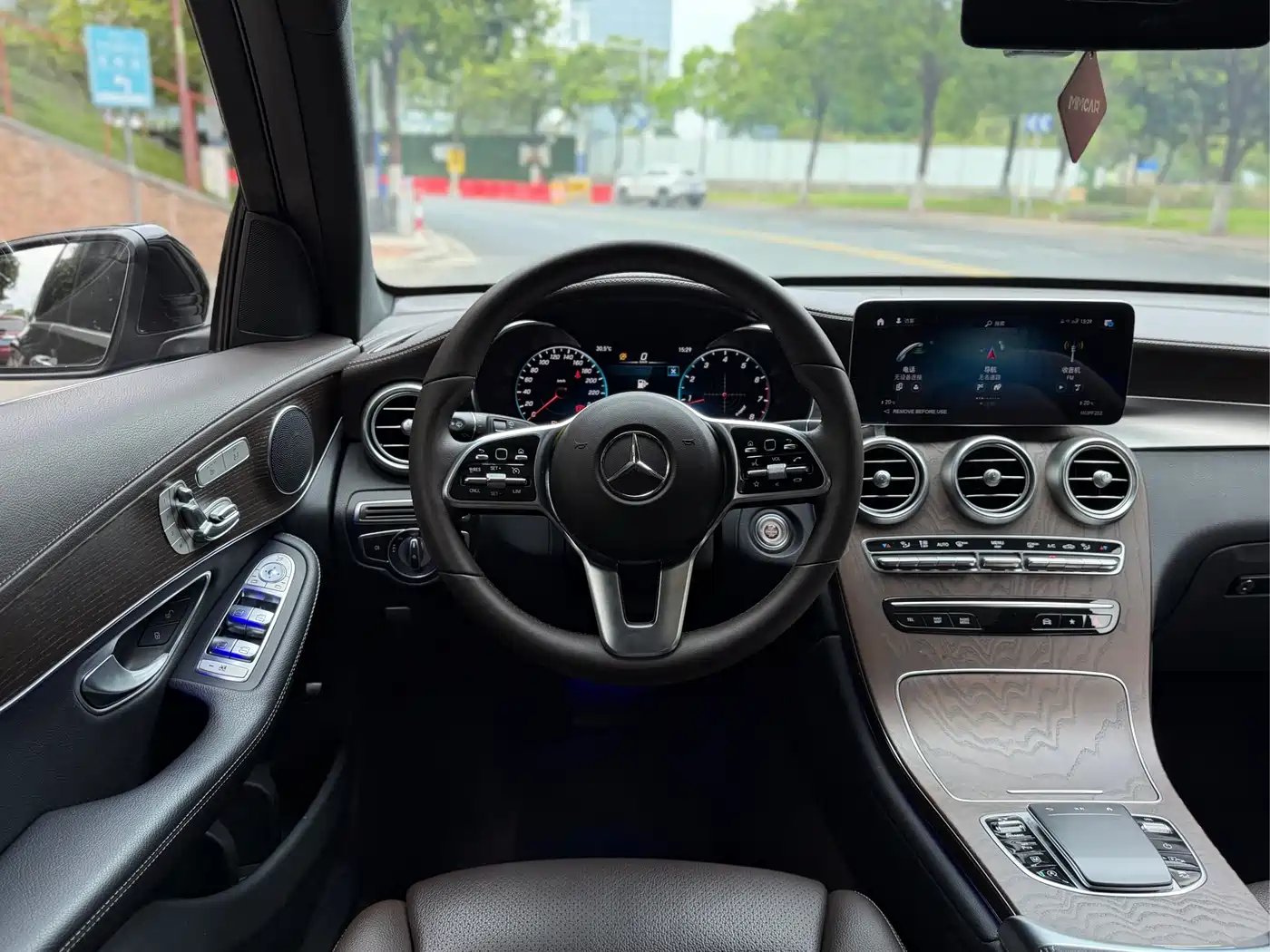 Mercedes-Benz GLC 2022 Model GLC 260 L 4MATIC Luxury Edition фото 12