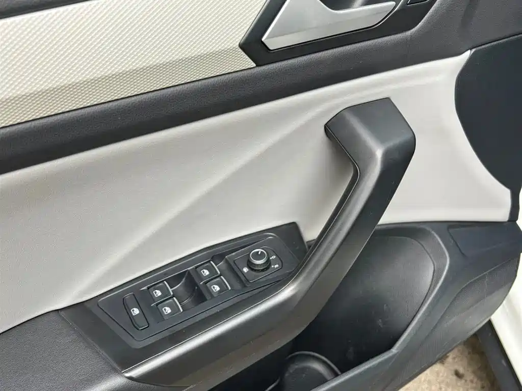 Volkswagen T-ROC 2023 280TSI DSG 2WD Time Edition фото 7