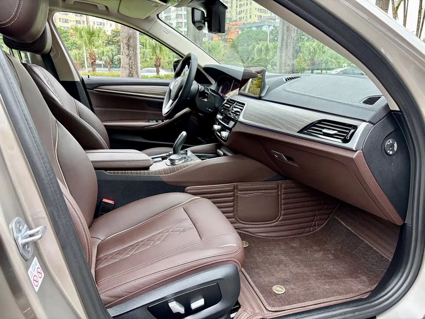 BMW 5 Series New Energy 2019 530Le Luxury Package фото 12