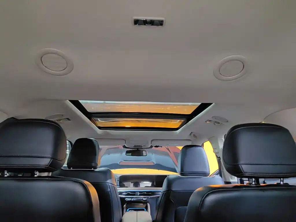 Фото 18 - Ford Explorer