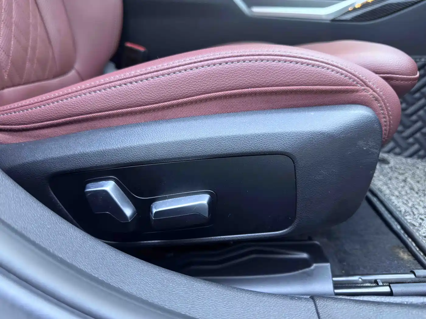 BMW 3 Series 2023 320Li M Sport Package фото 10