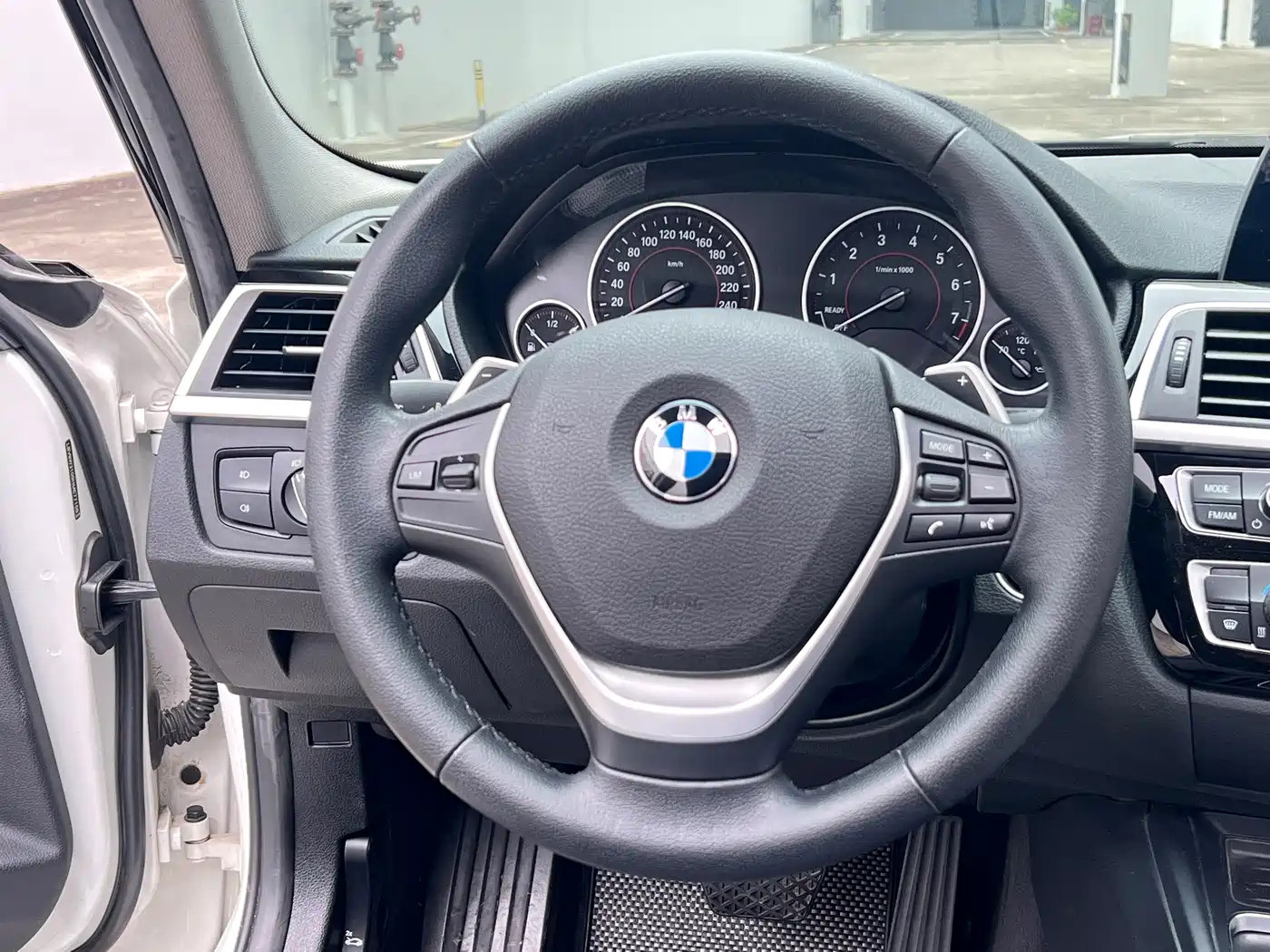 BMW 3 Series 2017 320Li M Sport фото 12
